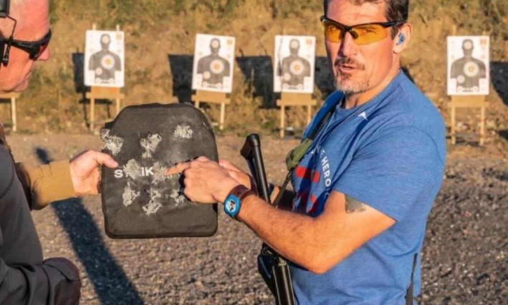 Οι Αμερικανοί εξοπλίζονται με στρατιωτικό εξοπλισμό με ρυθμούς ρεκόρ πριν από τις εκλογές